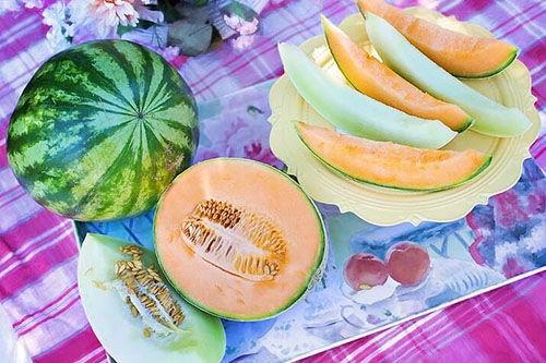 梦到给别人要瓜吃,瓜果飘香，共享美好时光