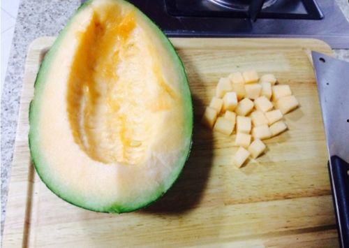 十五个月的宝宝吃哈密瓜,15个月宝宝哈密瓜营养之旅